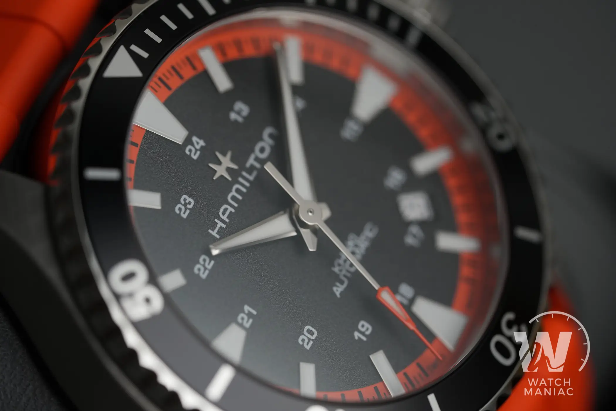 Hamilton Khaki Navy Scuba H82395331