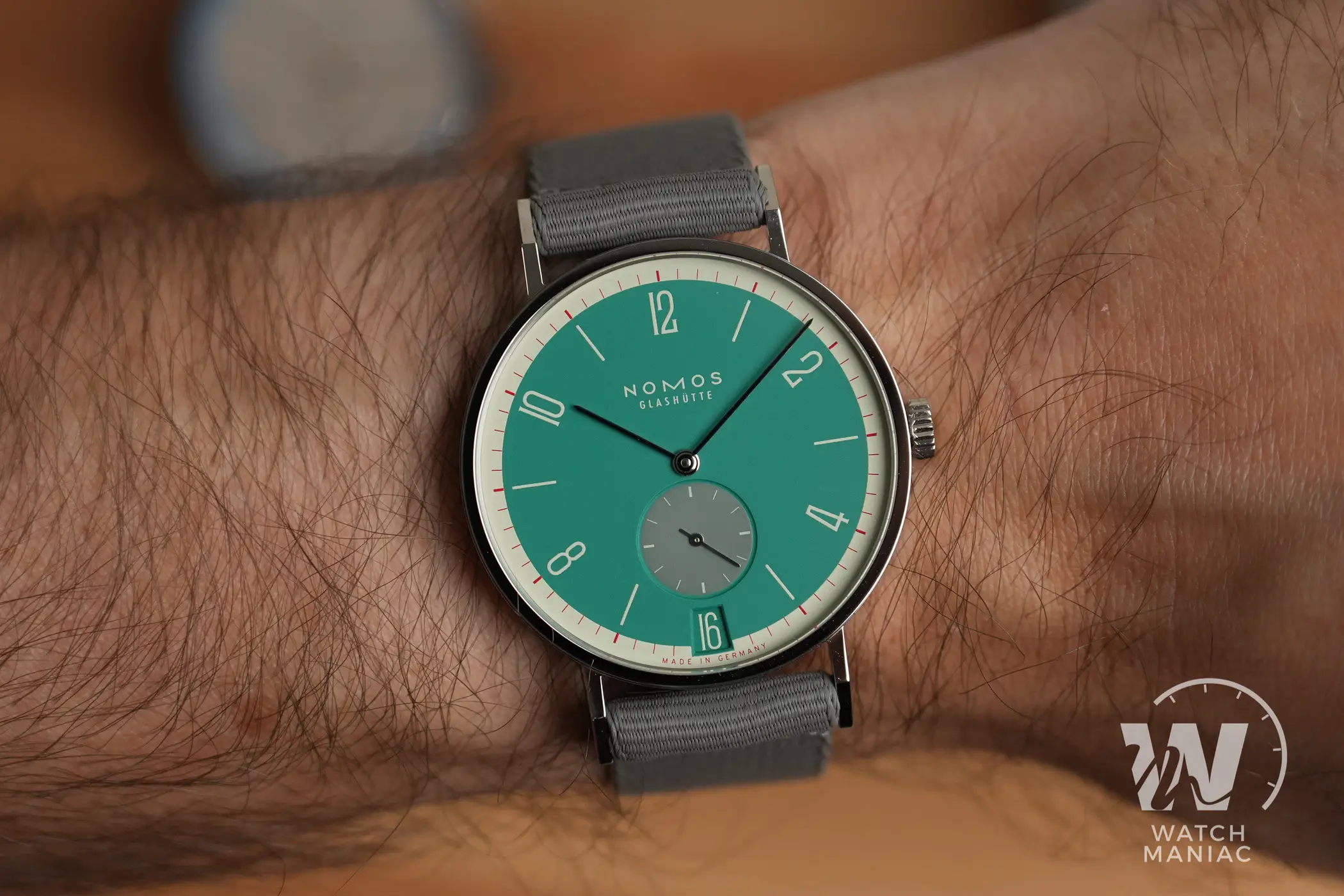 Nomos Tangente Datum Schlossgrün